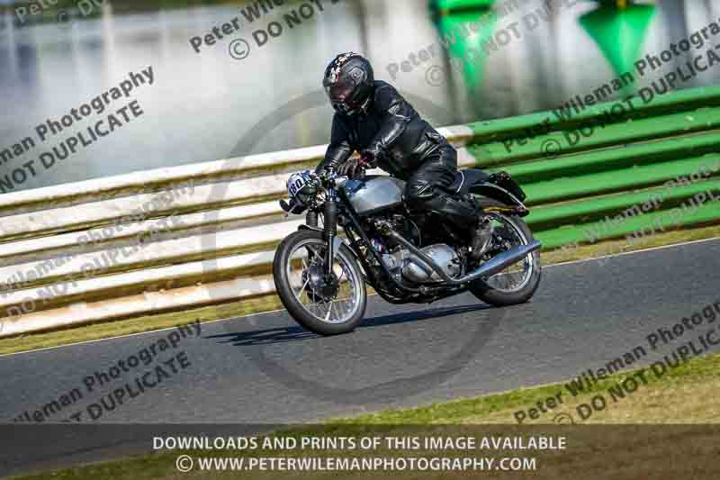 Vintage motorcycle club;eventdigitalimages;mallory park;mallory park trackday photographs;no limits trackdays;peter wileman photography;trackday digital images;trackday photos;vmcc festival 1000 bikes photographs